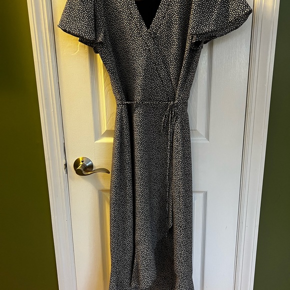 Karl Lagerfeld black and white dress slightly draped in back bottom size 4 - Picture 3 of 5